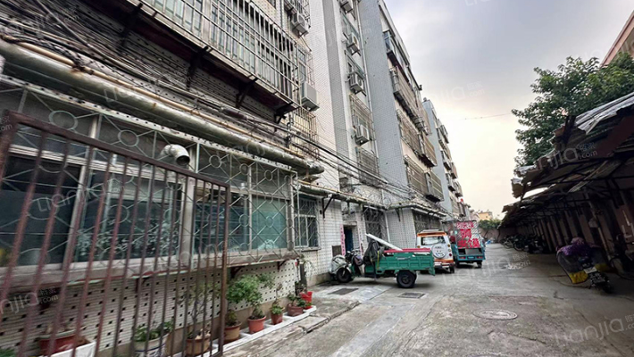 外纺局宿舍外景图