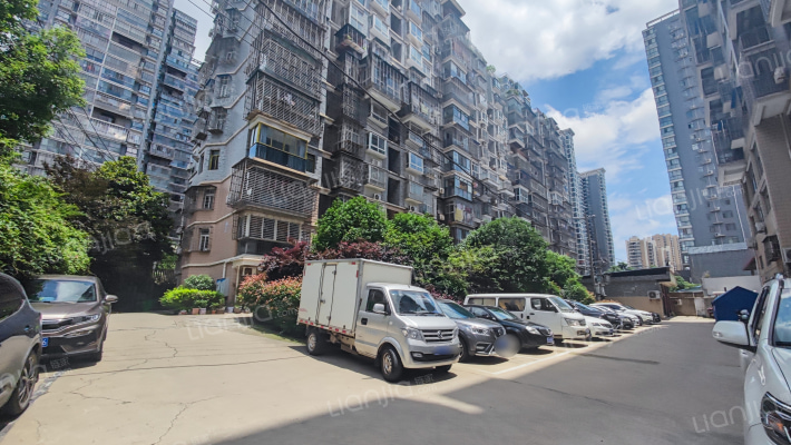 东城公寓外景图