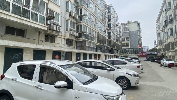 雅馨公寓小区外景图