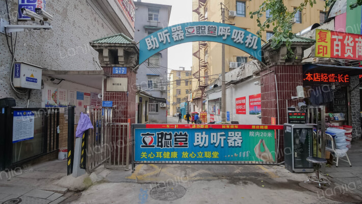 银行宿舍外景图