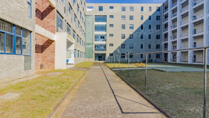 空港青年公寓外景图