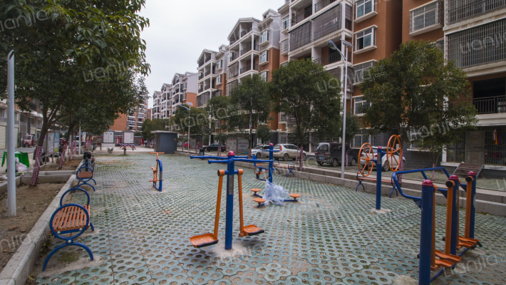 新亚花园外景图