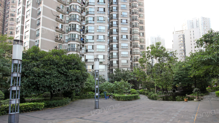 华丽家族小区外景图