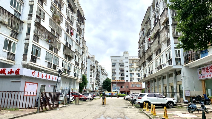 洪鼎城外景图