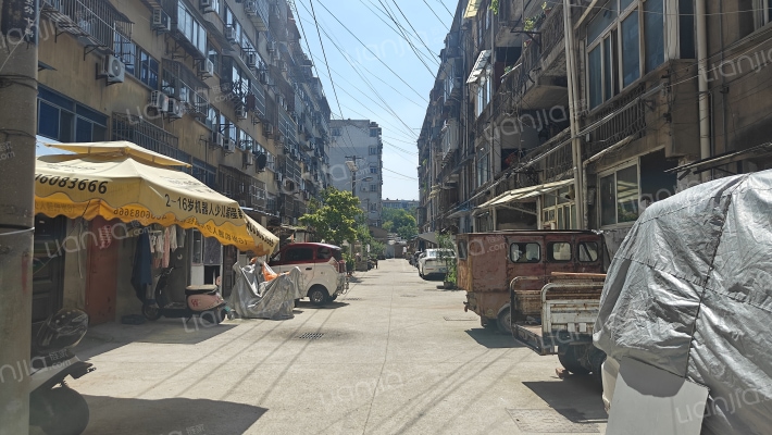 木材加工厂宿舍外景图