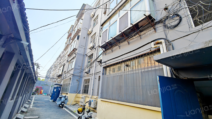 岱岳区供销社宿舍外景图