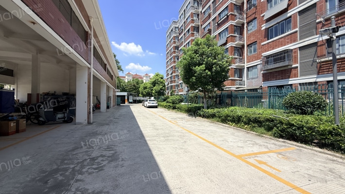东港大厦外景图