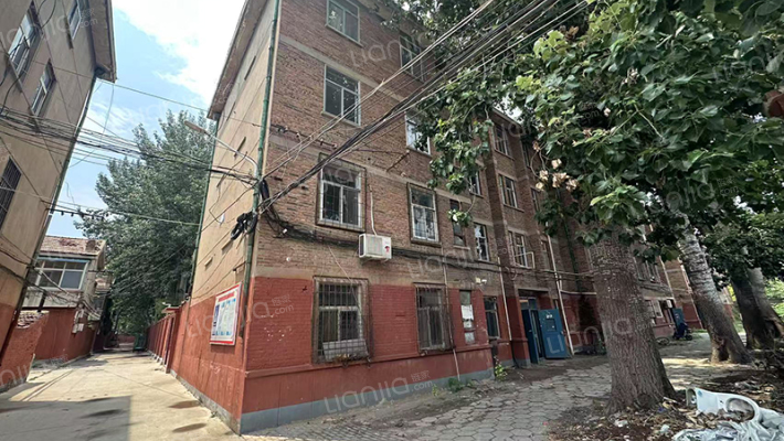 中百小区外景图