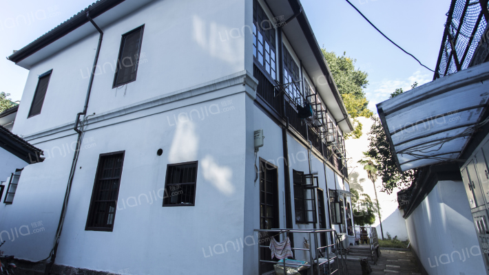 冯山人巷外景图