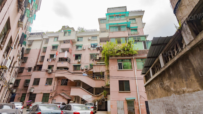 聚仁路68号住宅楼外景图