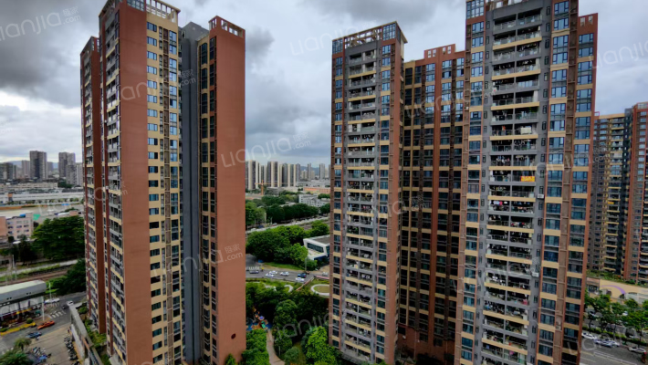 天悦中央广场外景图