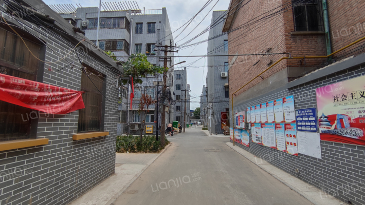 红房院小区外景图