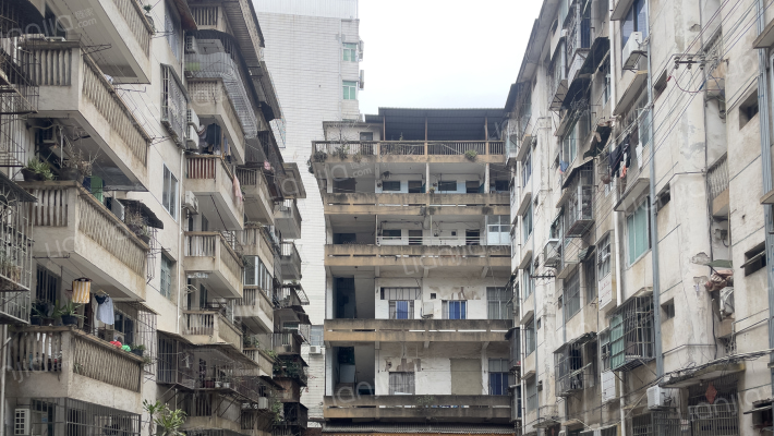 建政路房产局宿舍外景图