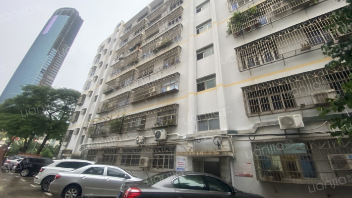 边检住宅区外景图