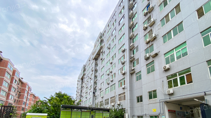 华都大厦外景图