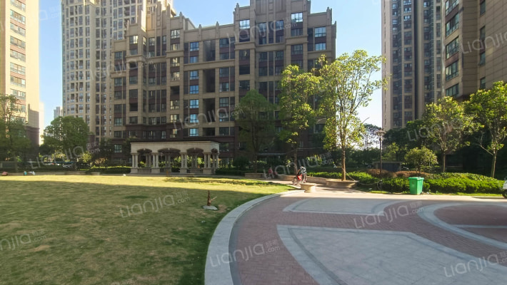 时代春天外景图