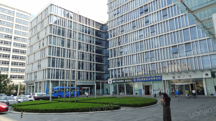 鲁邦广场外景图