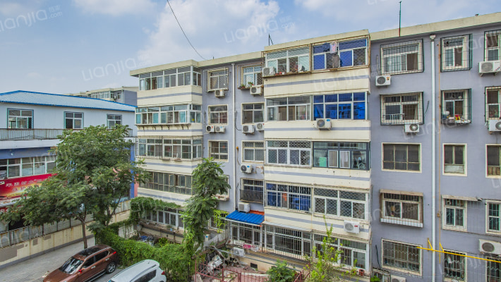 群安实业小区外景图