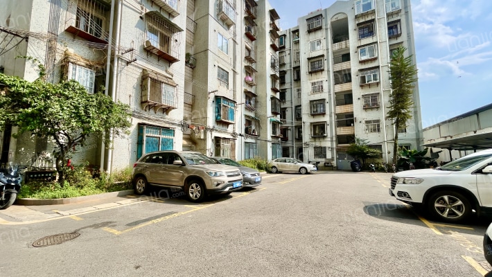 日新商业街外景图