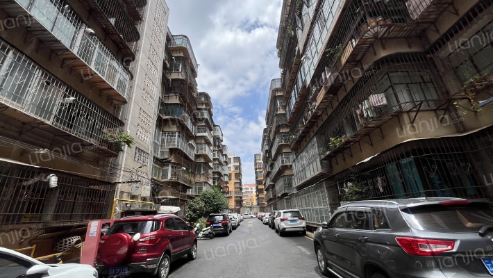 云南省石油总公司职工宿舍外景图