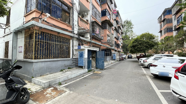 塔山北街外景图