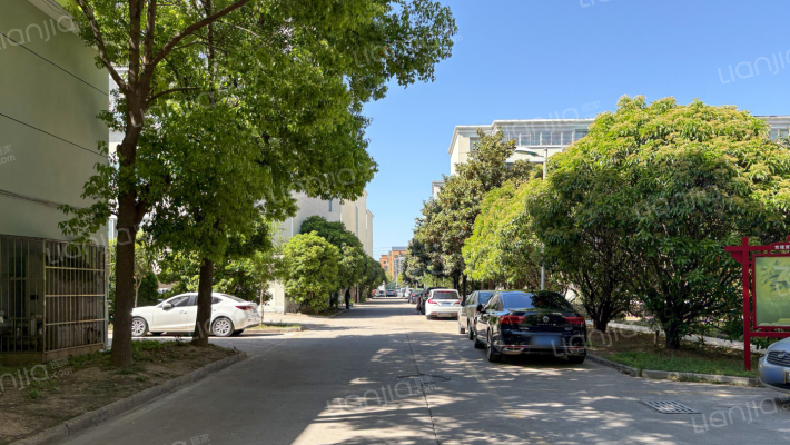 盘龙山路华骏小区外景图