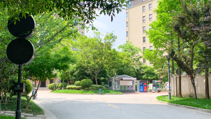 苏宁天御商业广场外景图