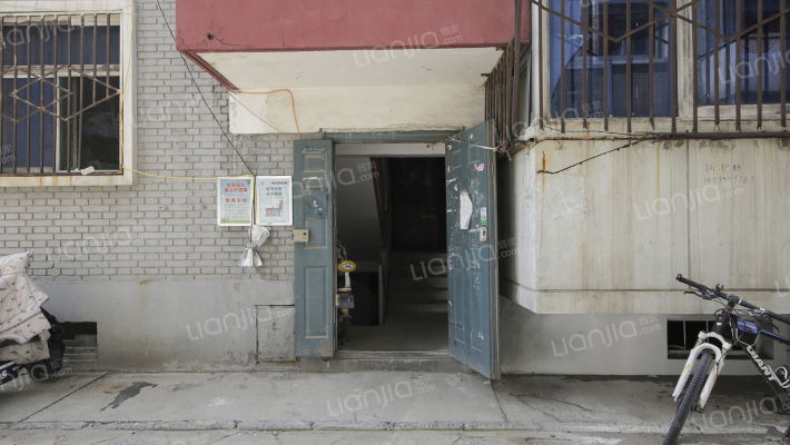 煤场宿舍外景图