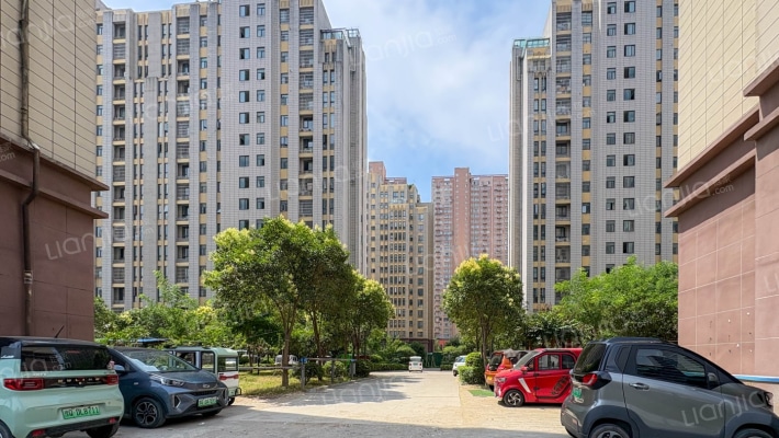 尚东名筑小区外景图