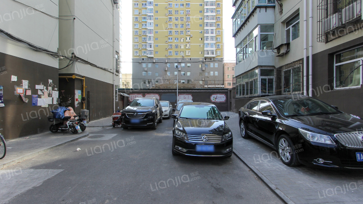 旱西关南一条外景图