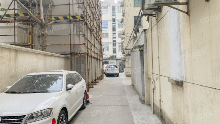 斜土路1674弄外景图