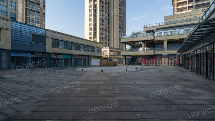 多彩时代广场外景图