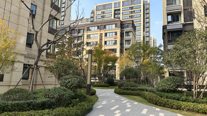 龙湖龙誉城北区外景图