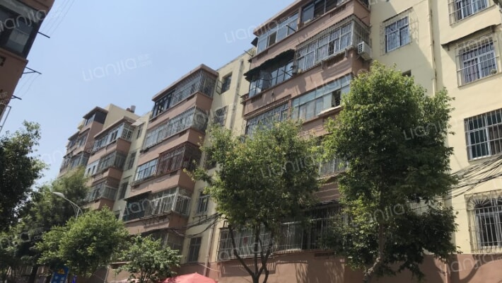 云南省有色地质局职工宿舍外景图