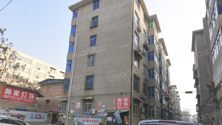 鸿业公司家属院外景图