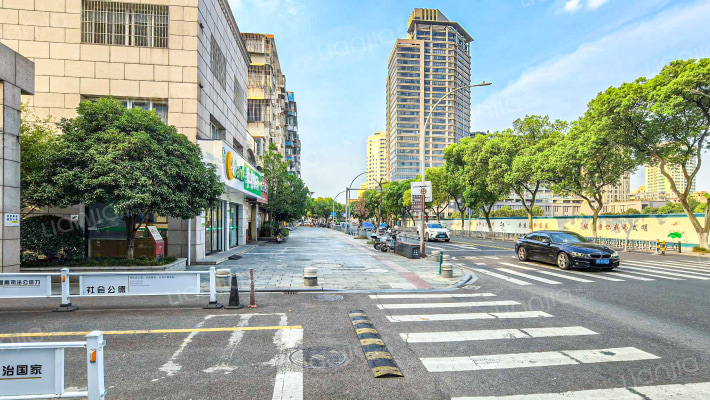 假日芳龄外景图