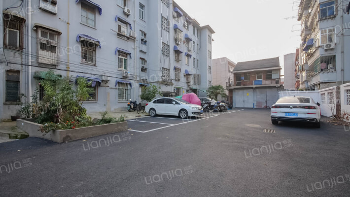 化工站宿舍外景图