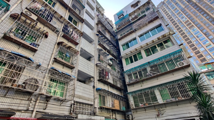 威清路119号金龙商住楼外景图