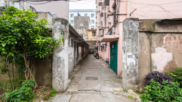电管站宿舍外景图