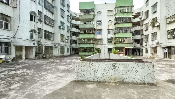 易发大厦外景图