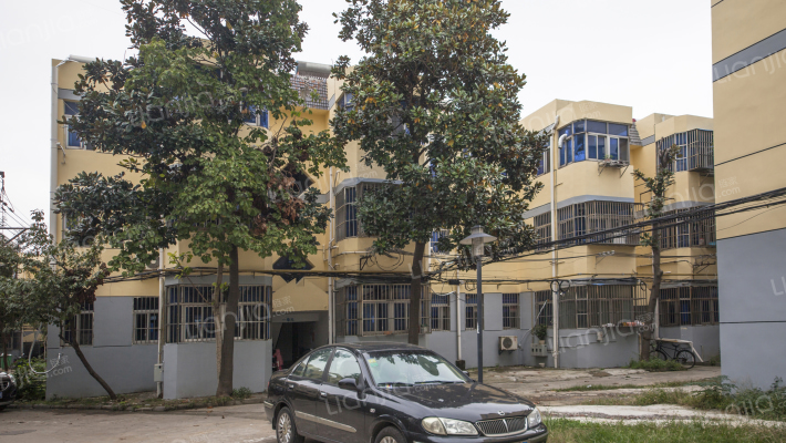 蓝天公寓外景图