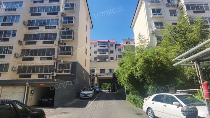 人和花园外景图