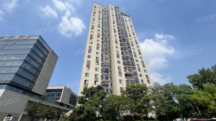 阅湖生活广场外景图