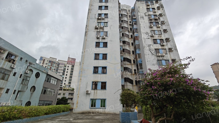 华远大厦外景图