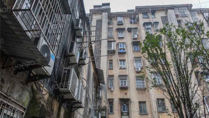 龙山路西外景图