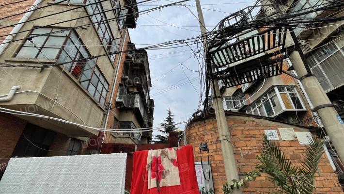 配轮片小区外景图