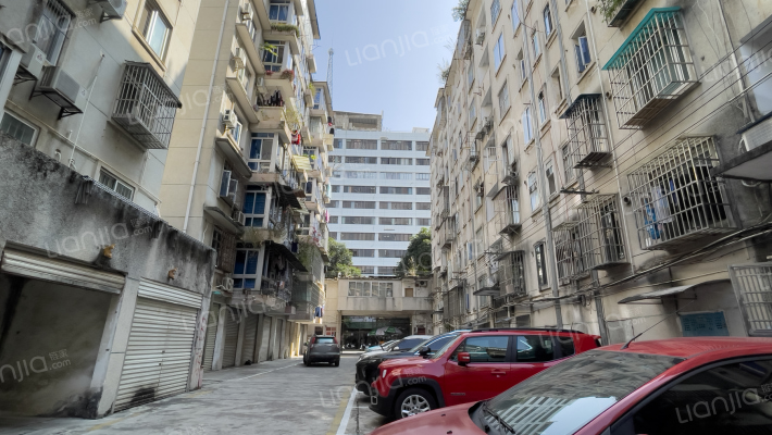 广商宿舍外景图