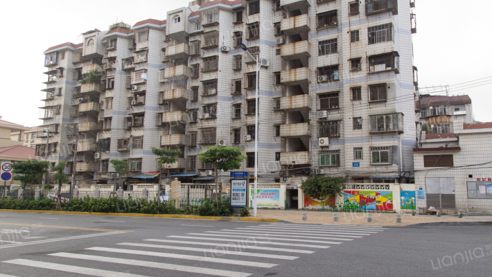 西林东里外景图