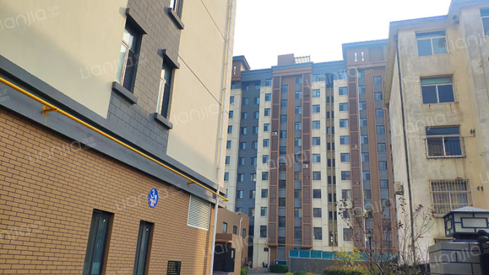 爱马人骊城外景图