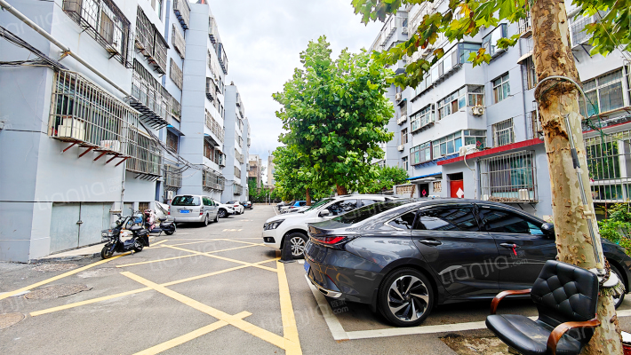 山东科技大学教工宿舍东院外景图
